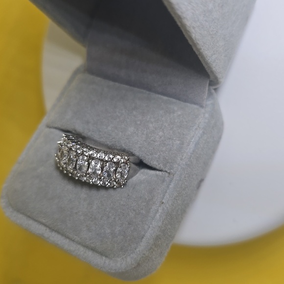 18k WGP Emerald Cut Ring - Picture 3 of 7